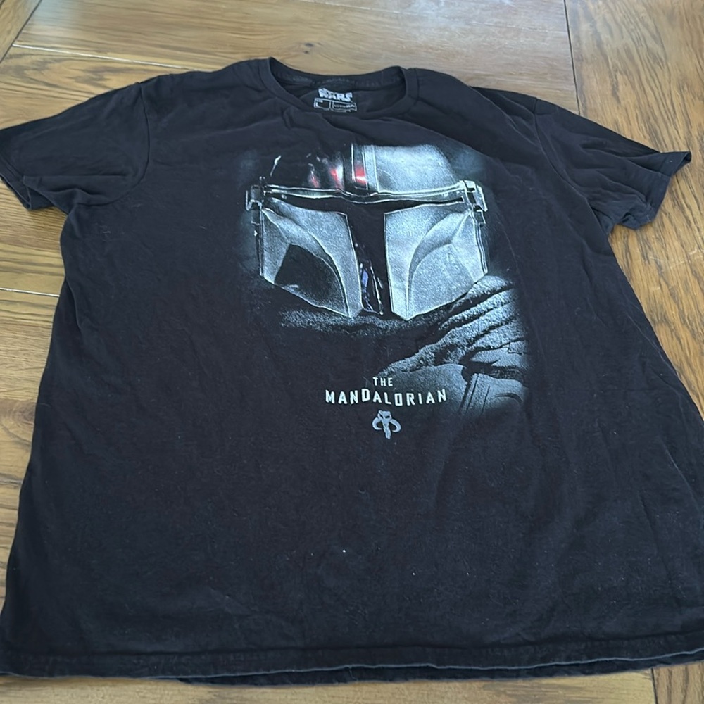 Men’s Star Wars mandalorian t-shirt size L